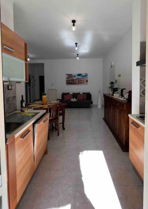 3 Fermate Dal Colosseo - Casa Vacanze Elena - 50 M Da Metro Garbatella Rome Extérieur photo