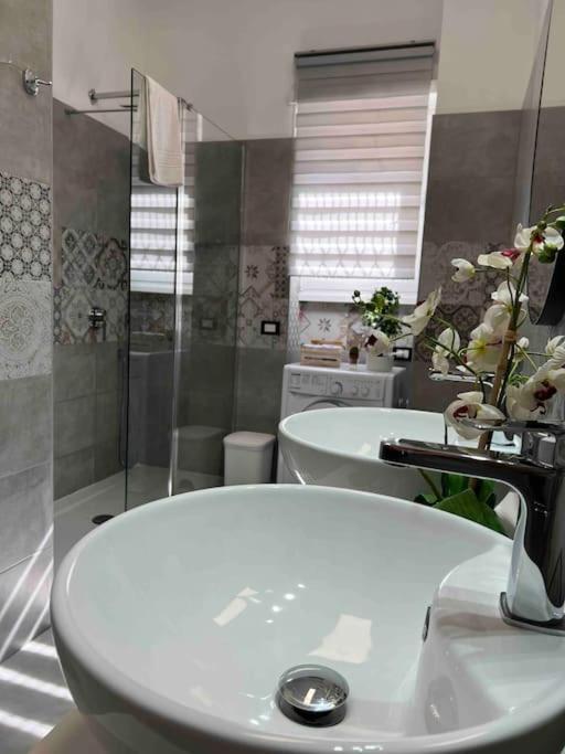 3 Fermate Dal Colosseo - Casa Vacanze Elena - 50 M Da Metro Garbatella Rome Extérieur photo