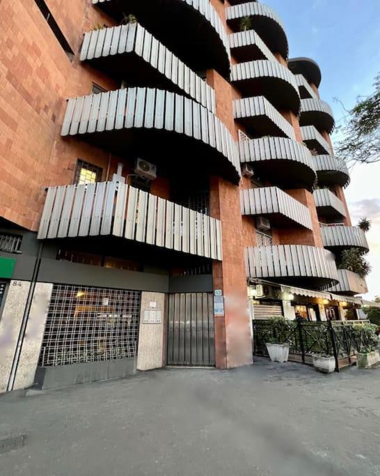 3 Fermate Dal Colosseo - Casa Vacanze Elena - 50 M Da Metro Garbatella Rome Extérieur photo
