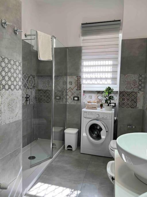 3 Fermate Dal Colosseo - Casa Vacanze Elena - 50 M Da Metro Garbatella Rome Extérieur photo