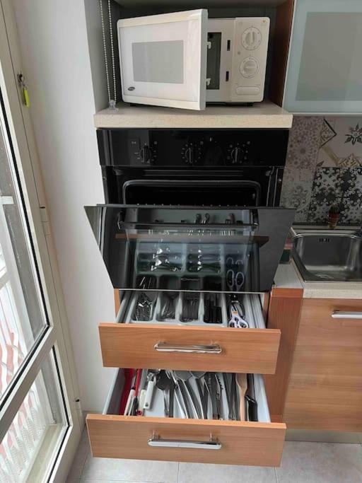 3 Fermate Dal Colosseo - Casa Vacanze Elena - 50 M Da Metro Garbatella Rome Extérieur photo
