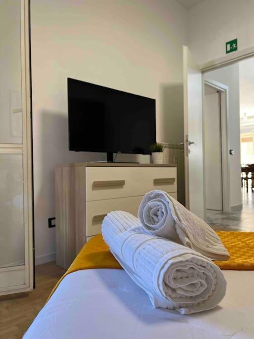 3 Fermate Dal Colosseo - Casa Vacanze Elena - 50 M Da Metro Garbatella Rome Extérieur photo